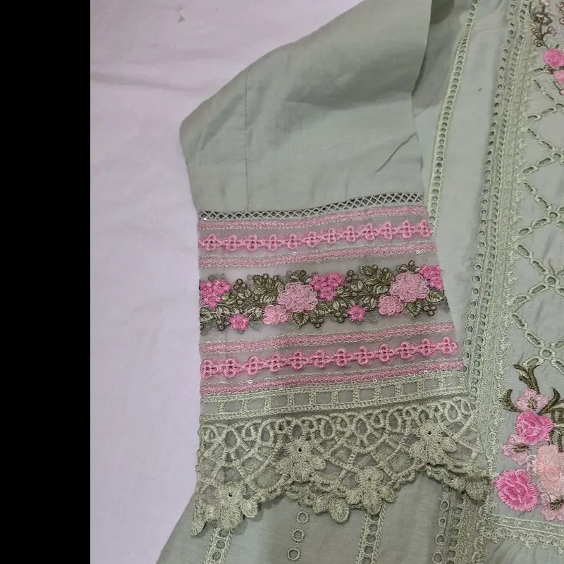 beautiful embroidered 3pc cotton lawn suite with khadi net dupatta. length 44. 3