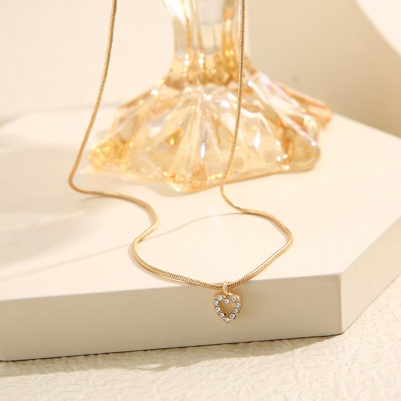 Product Introduction of Zircon Peach Heart Pendant. 10
