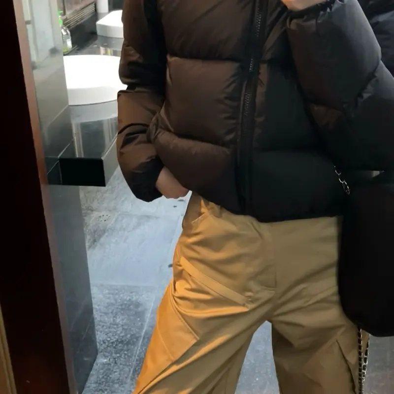 Women Stand-up Collar Cropped Puffer Jacket, Women's Short Down Coat, Ladies Quilted Jacket with Pockets, 2024 Winter New Retro High Waist, Thick Collar Warm Outerwear, Women's Solid Color Stand Collar Warm Thickened Padded Coat For Winter, Christmas Gift 3