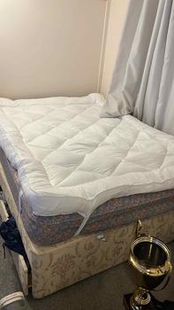 Product Review of Extra Thick Mattress Topper 10cm Deep Hotel Quality Thickness With Elasticized Corners | Soft & Comfy Box Stitched Hotel Quality Breathable Noiseless Washable Anti Slip Fluffy Mattress Topper Supersoft Heavy Fill-Stitched and Elasticated Corner Strap uk from J**n M**h 0