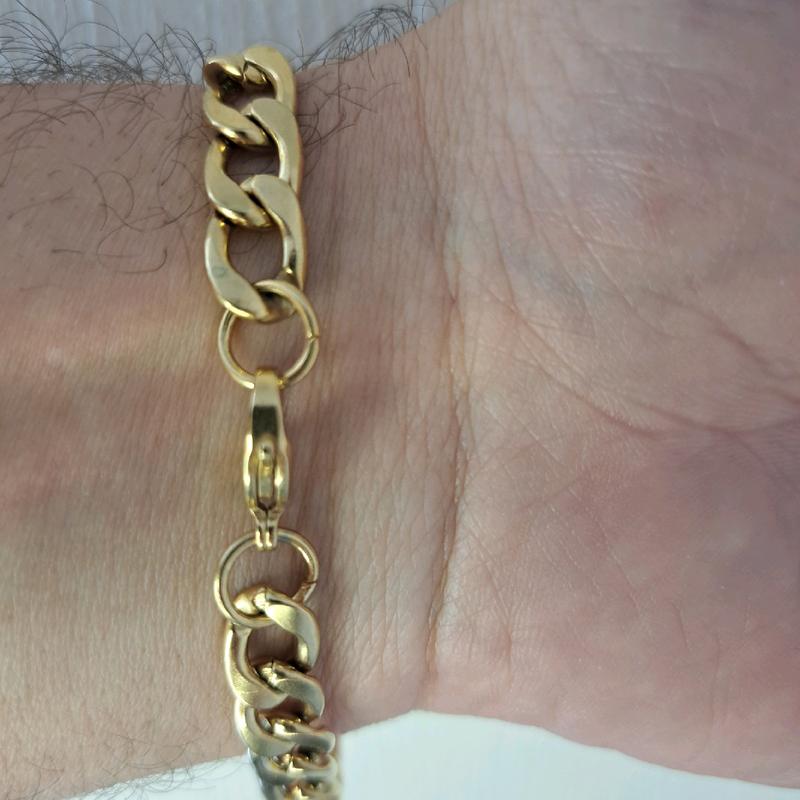 figaro link bracelet. gold or silver plated available. stainless Steel. 6