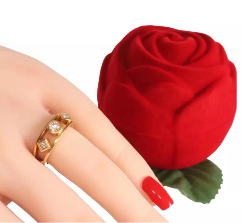 Product Introduction of Diamond Ring Size M Three Stone Brilliant Cut Diamond Tests 18ct Valuation £3400 33