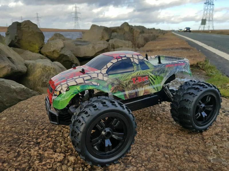 2.4GZ Monster Truck Radio Remote Control Car 1/10 High Speed 20km/h Off Road 1