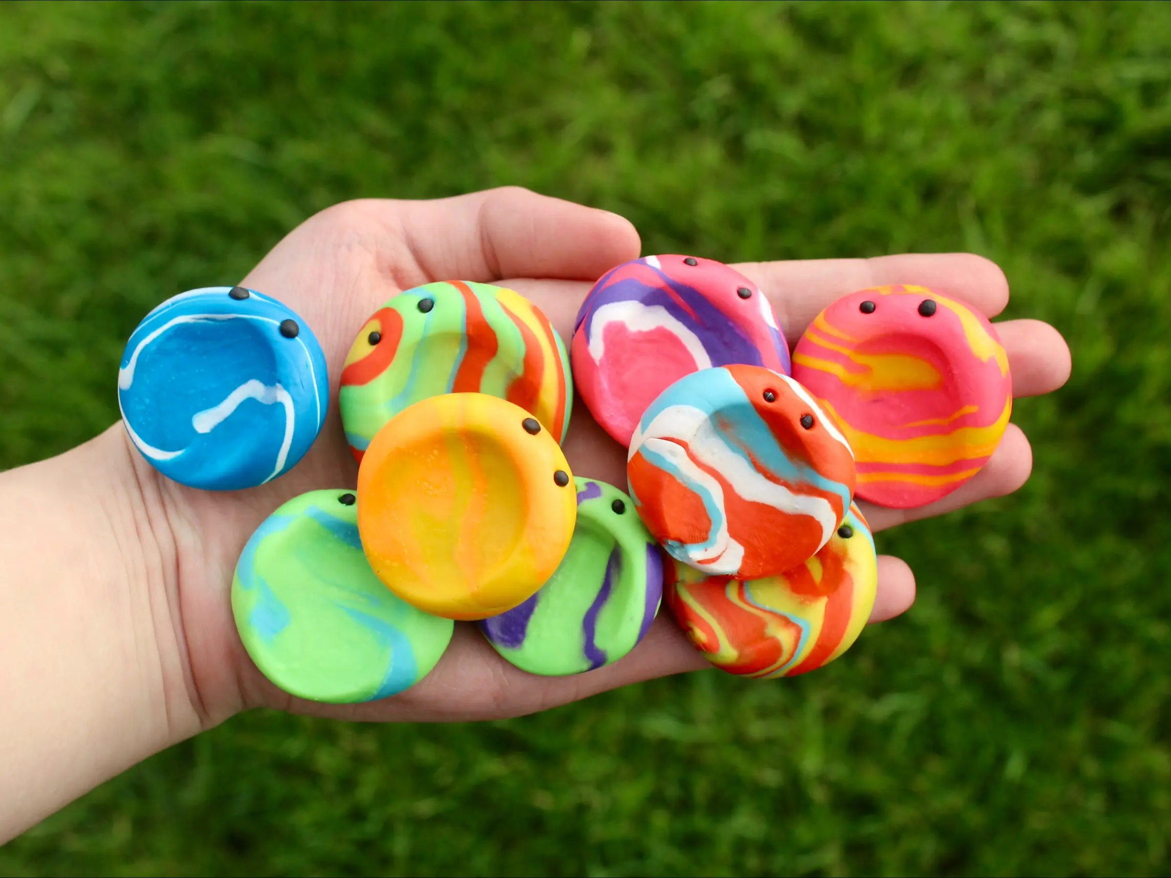 Thumbmi Desk Pet - thumb dip non-toxic polymer clay