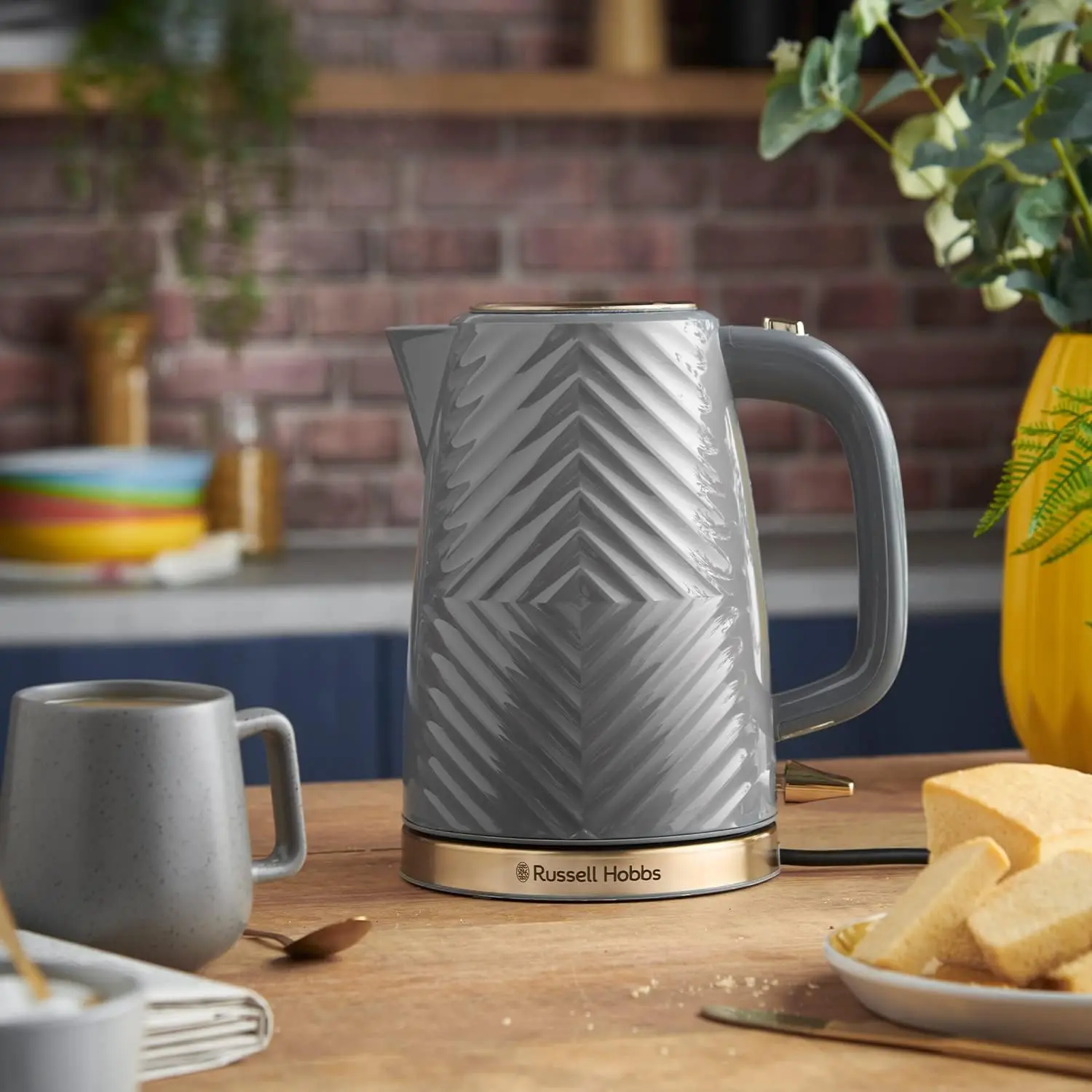 Russell Hobbs Groove Electric 1.7L Cordless Kettle (Fast Boil 3KW, Grey textured plastic with brushed gold accents, Removable washable anti-scale filter, Push to open lid, Perfect pour spout) 26382