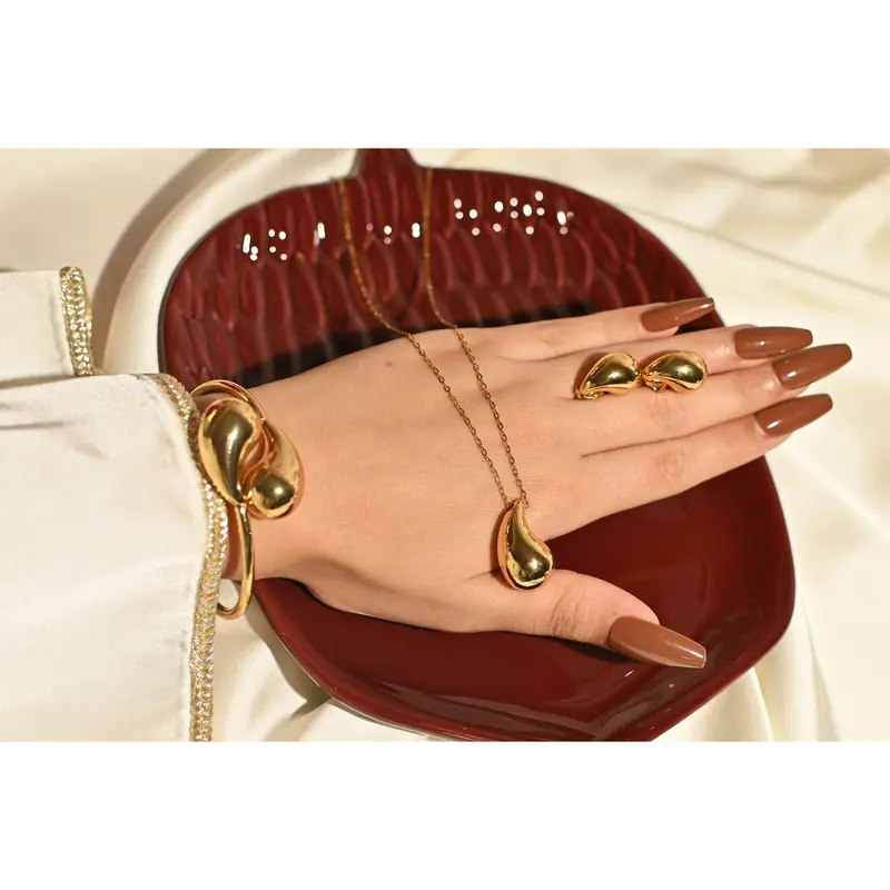 ELARA SET(3 Piece Necklace, Bangle and Earring Set) 1