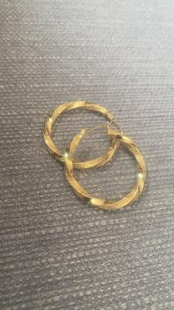 Product Review of Women's Elegant Texture Metal Hoop Earrings, Gorgeous Trendy Hoop Earrings, Fashionable Vintage Jewelry As Birthday Gift from T** D**s 1