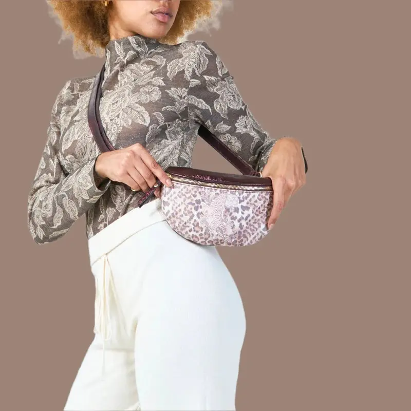 Animal print cross Body bag. 0