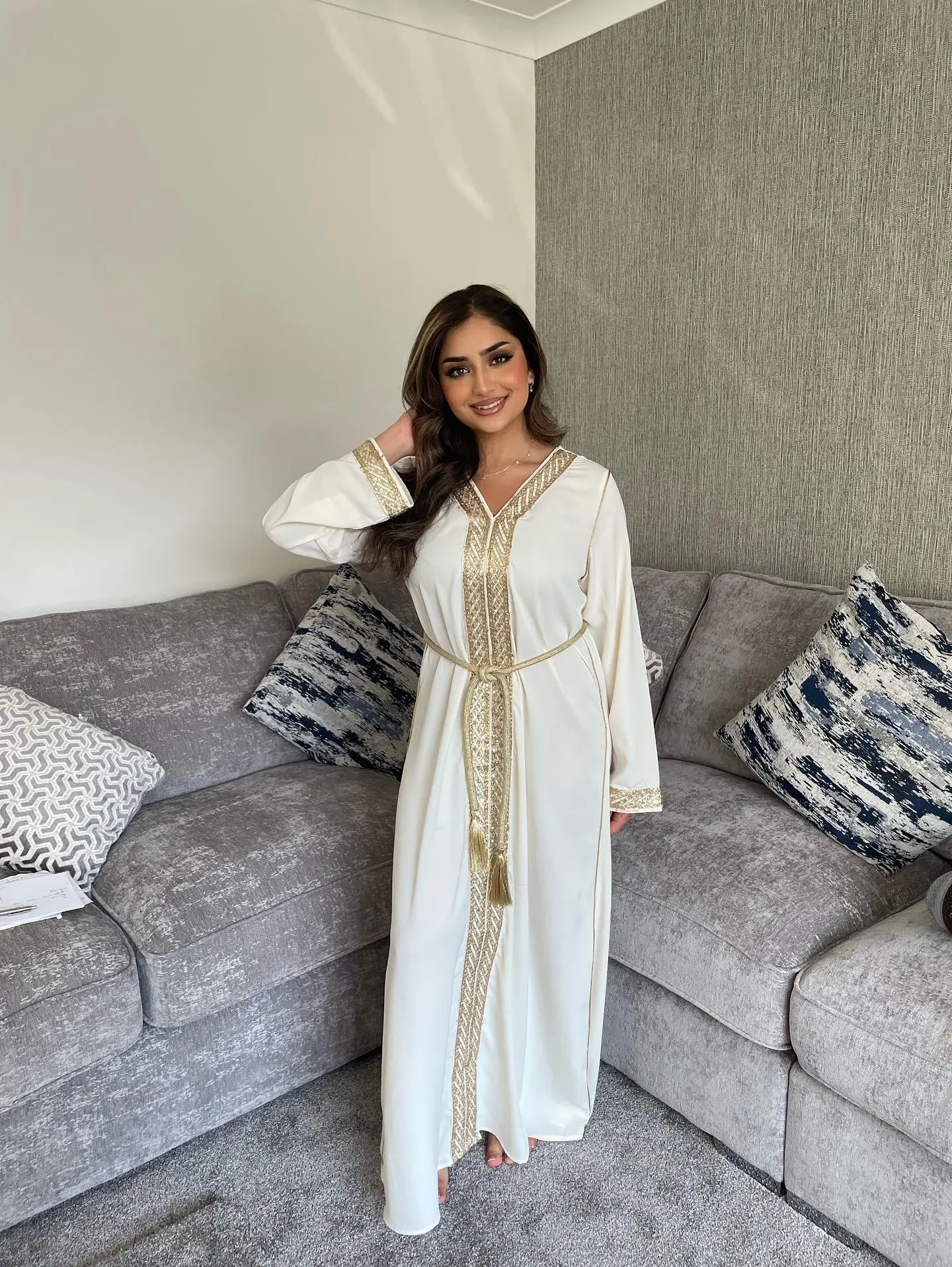 Bintbladi - Traditional Caftan made in Madina Silk Available in various colours (S/M|M/L|L/XL) Polyester