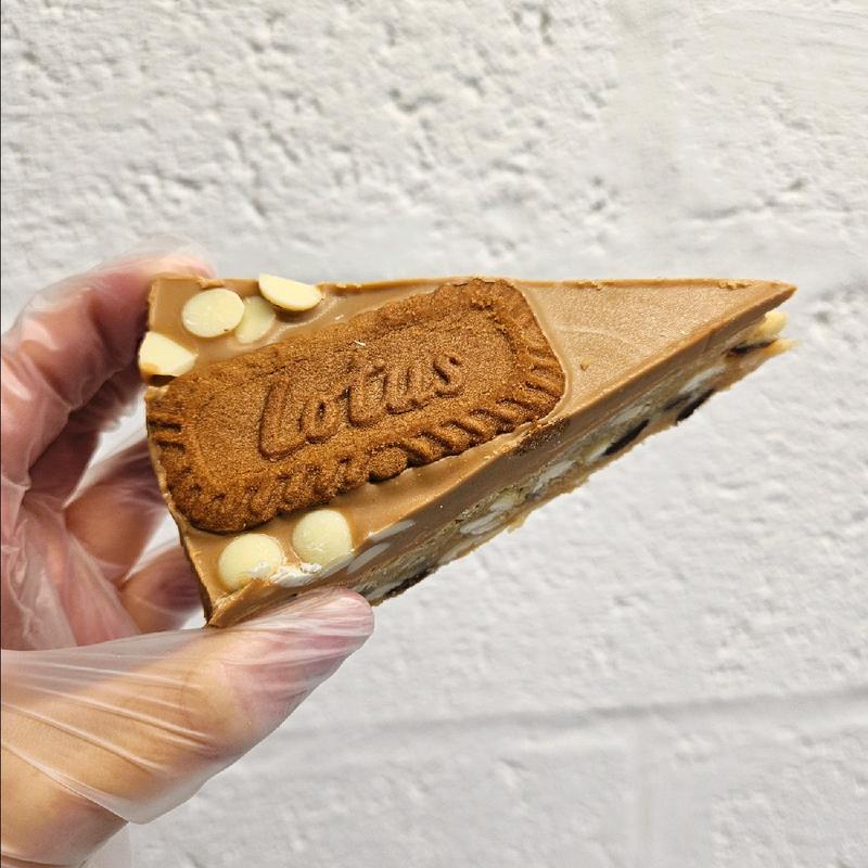 Biscoff Cookie Pizza Slice 1