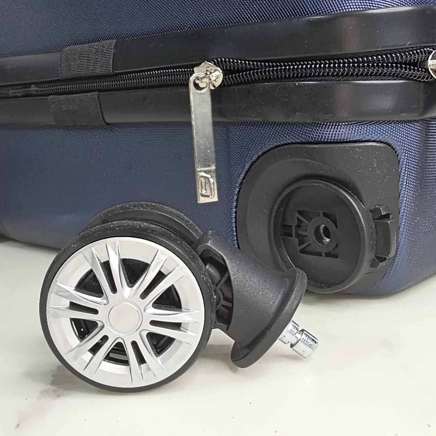 USED RYANAIR / EASYJET UNDERSEAT SUITCASE CABINBAG REPLACEMENT WHEELS