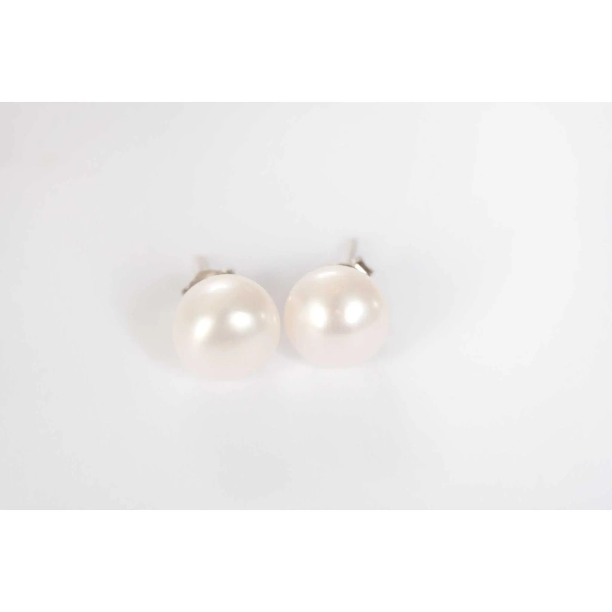 The Queen’s Glow Pearl Studs