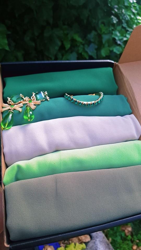 Product Introduction of box of 5  chiffon sacrf/hijab with earings and bracelet 3