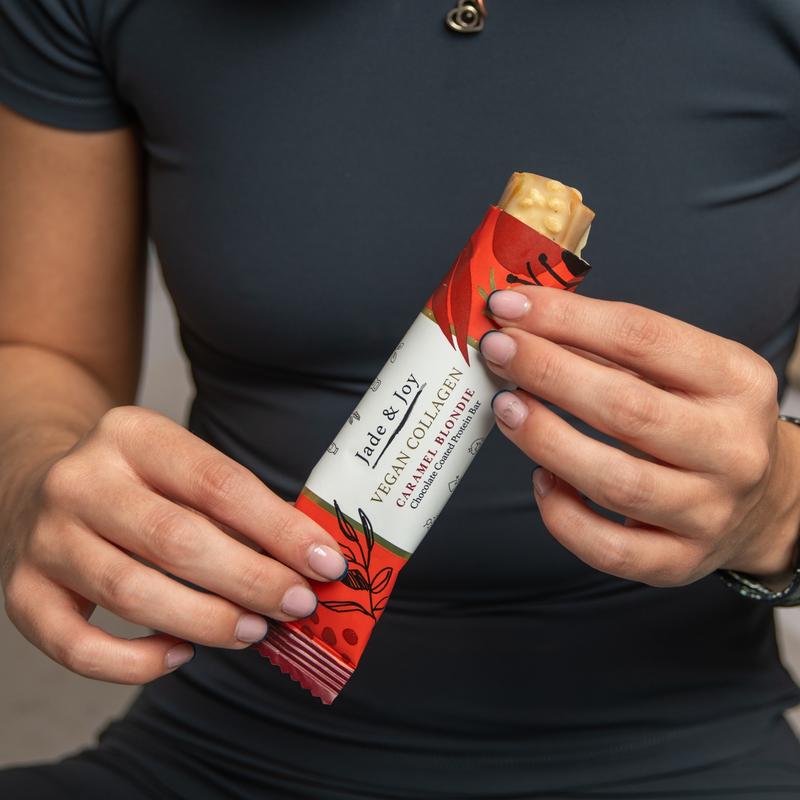 Jade & Joy Collagen Protein Bars, 12 x 50g Selection Pack, 2500mg Vegan Collagen, High Protein, Low Sugar, Low Calories, Dairy Free and Gluten Free, Vitamins & Minerals, Plant Collagen, Milk and White Chocolate Snack Natural 4