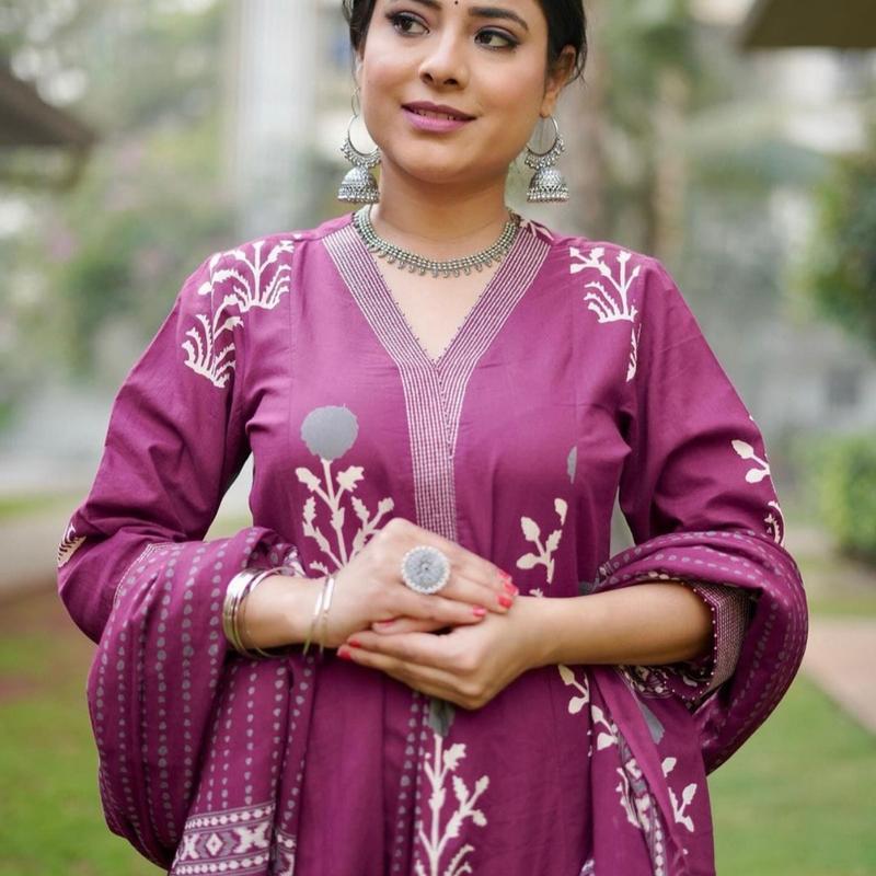 A line kurta set with embroidered work on neck and sleeve. pakistani outfits 3
