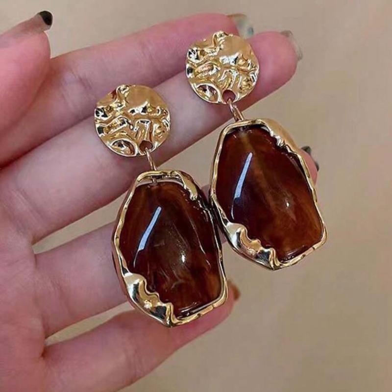 French vintage style irregular resin ellipse earrings in 3 colours for daily wear for ladies 2