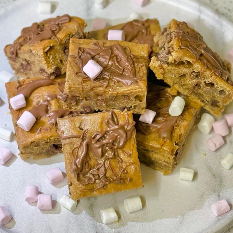 Gluten-Free Chocolate Chip Blondies - Box of 6 - Snack, Dessert 1