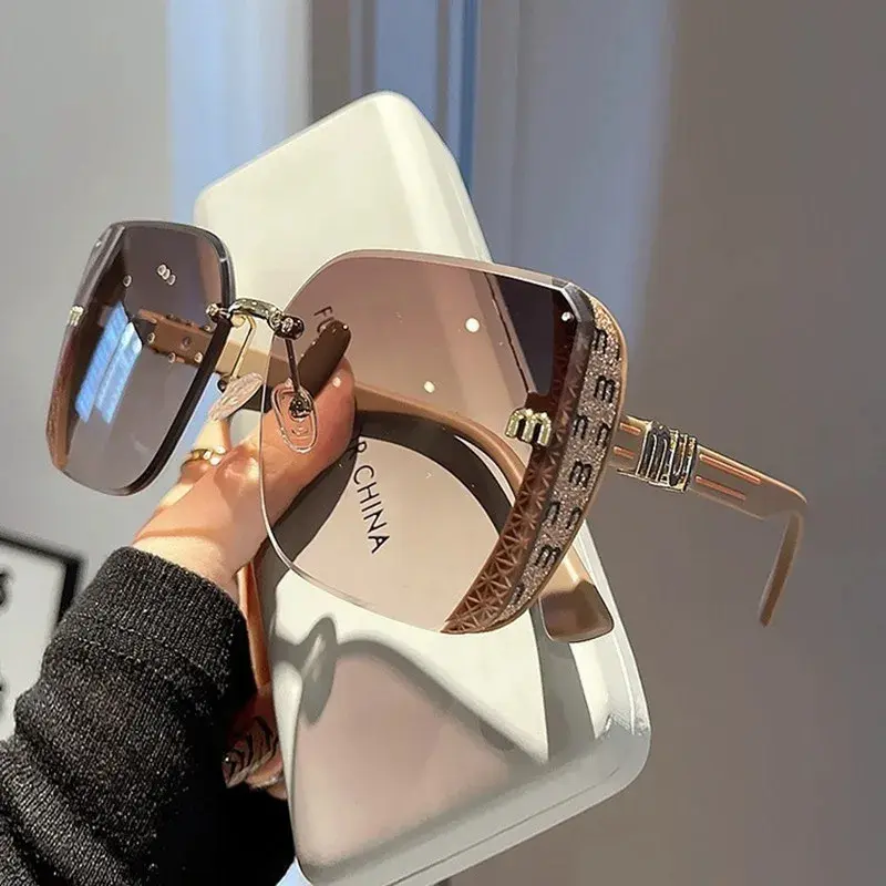 2024 new fashion trimmed sunglasses half frame high quality trend simple sunglasses for women with fine glitter (No Case)