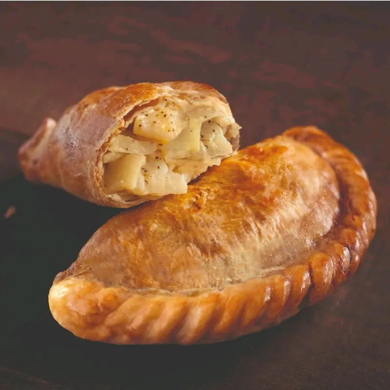 6x Traditional Medium Gourmet Cornish Pasties Cheese & Onion Gift Hamper Set – Elegant Packaging. 1