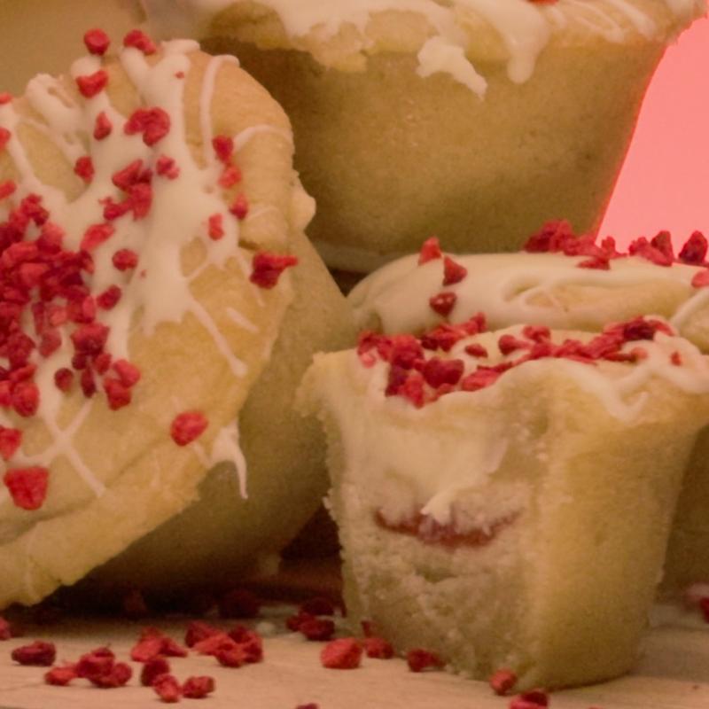 Loaded Deep Dish - Jammy Dodger & White Chocolate 1