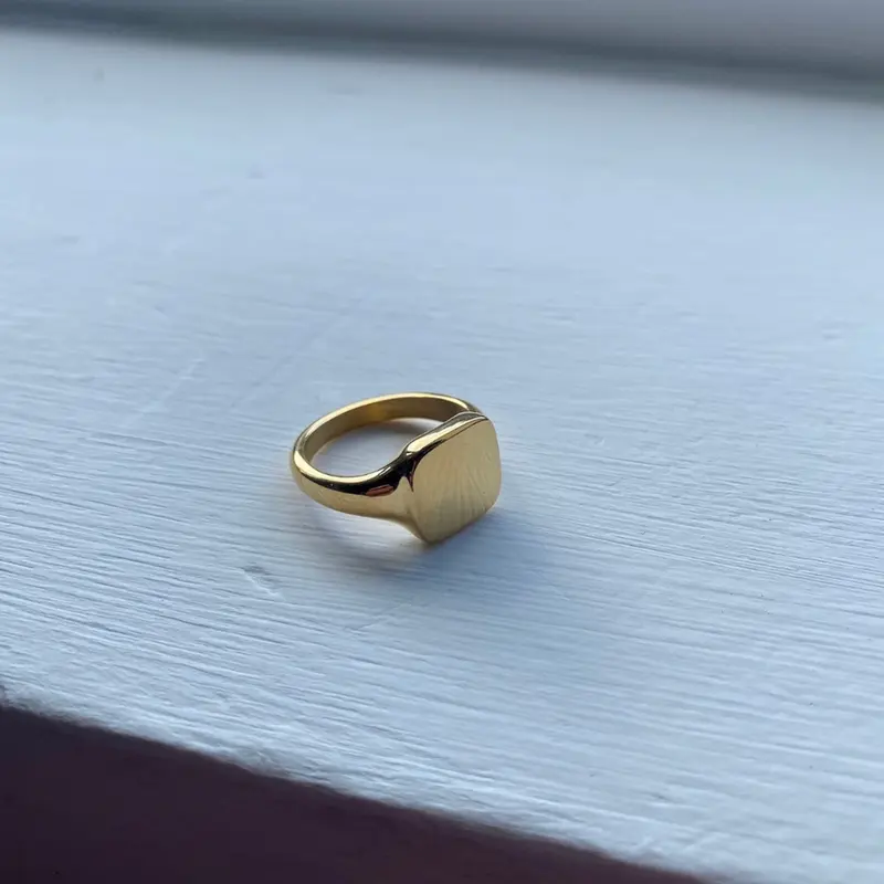 Square Smooth Signet Ring - Gold 0