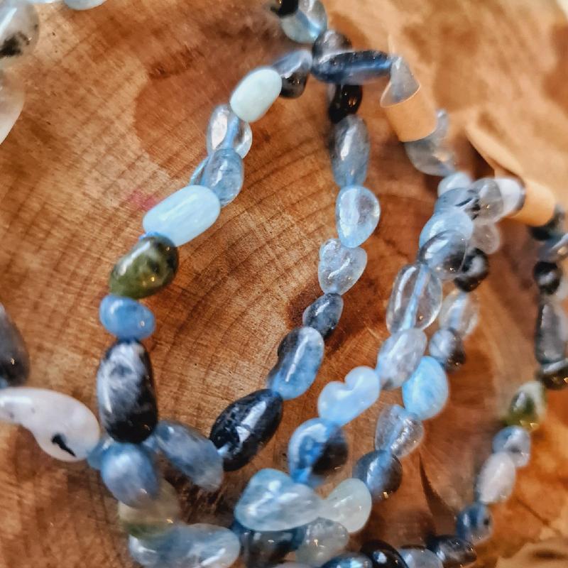 Devils Aquamarine Pebble Shaped Beaded Bracelet 1