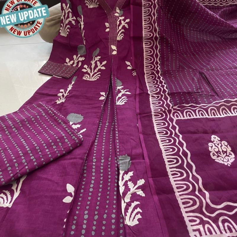 A line kurta set with embroidered work on neck and sleeve. pakistani outfits 5