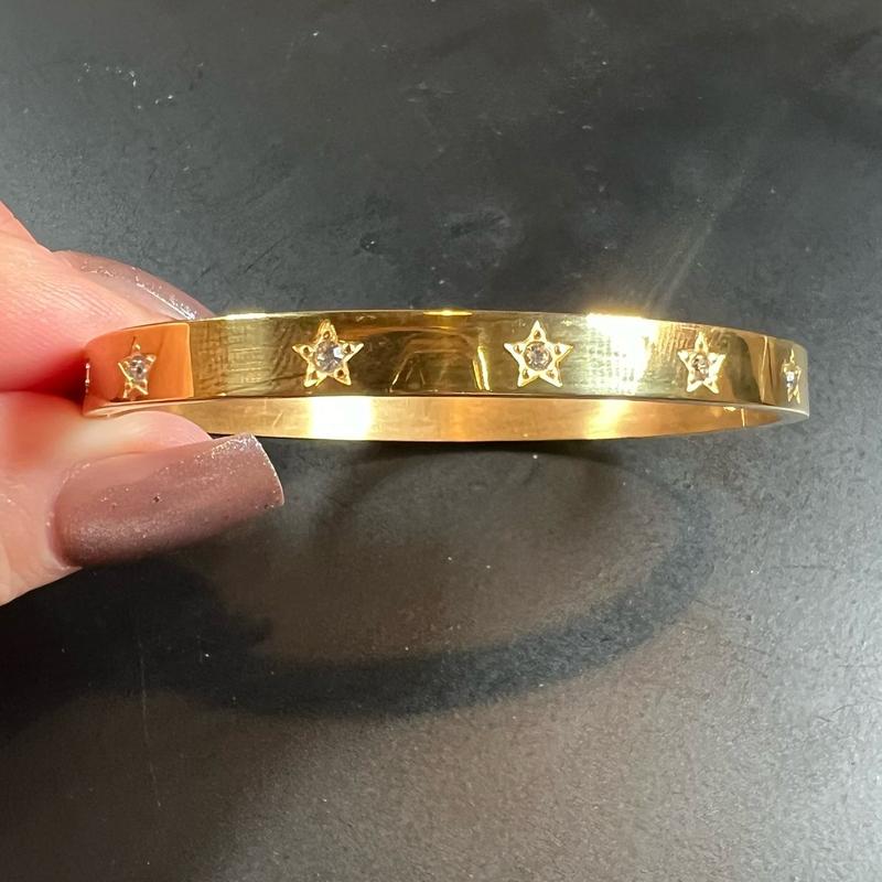Kia star bracelet available in silver and gold. Diamanté star detail 1
