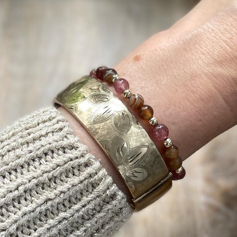 7IN - Strawberry Quartz & Frosted Agate -Natural Crystal Gemstone - Elasticated Beaded Bracelet - ABUNDANCE - Crystal Healing Benefits / Love / Grounding / Calming / 4