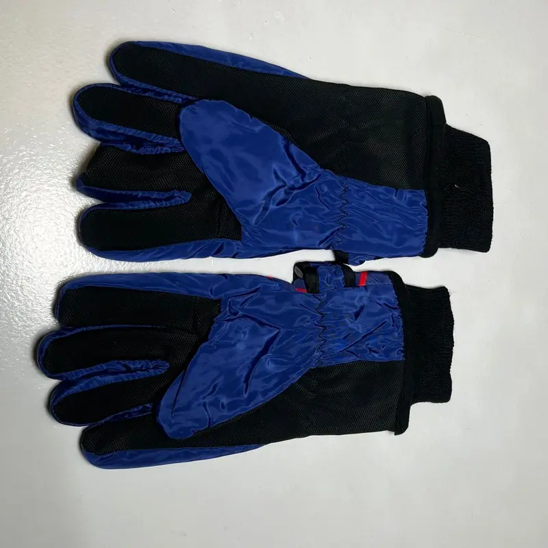 Winter Gloves for Kids - Best for Outdoor Activities 8