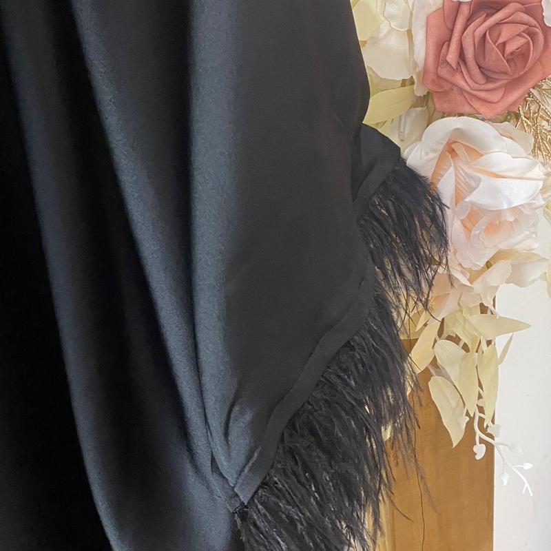 Black Feather Design Kaftan Abaya for Women - Perfect for Occasions 2