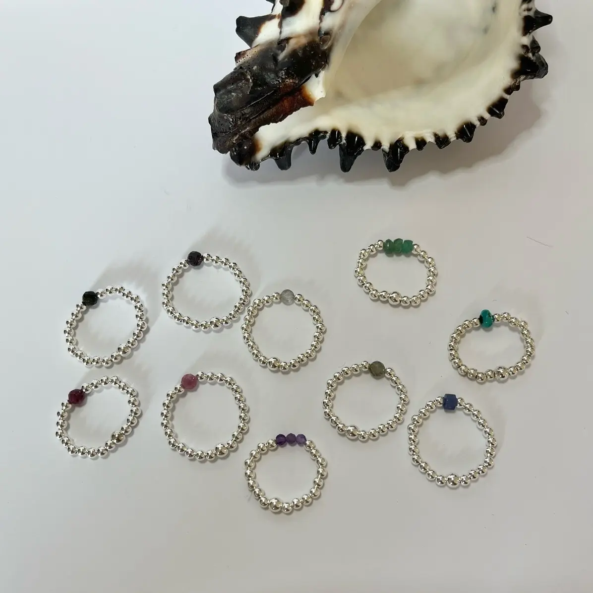Pretty, handmade sterling silver and gemstone stretchy ring approx. N to T