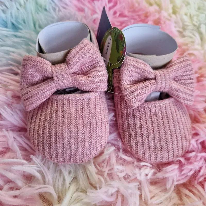 Girls pink bow shoes 3