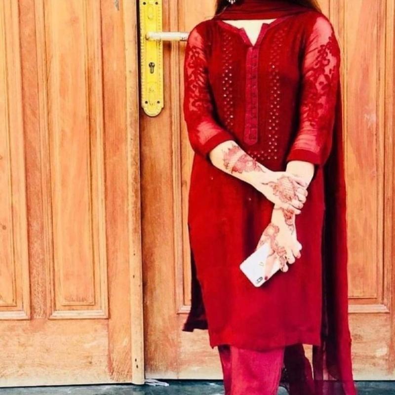 Handmade Chicken kari Chifoon 4PC Women Dress For Muslim Women and Girls ( Sleeves and Daman Design will be as per Black Suit Design) 4