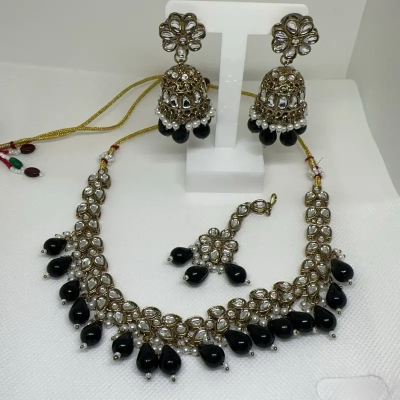 Children’s Flat line Kundan necklace set for young girls 1