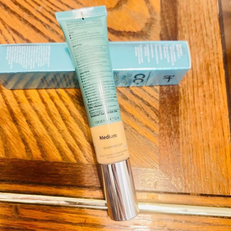 IT Cosmetics Oil-Free Matte Your Skin But Better CC+ Cream with SPF40 Medium 32ml - Moisturizer Foundation Daily Concealer Hydrating Skincare Sunscreen Moisture Moisturizing Flawless Blend Moisturize Hydrate Makeup Coverage 1