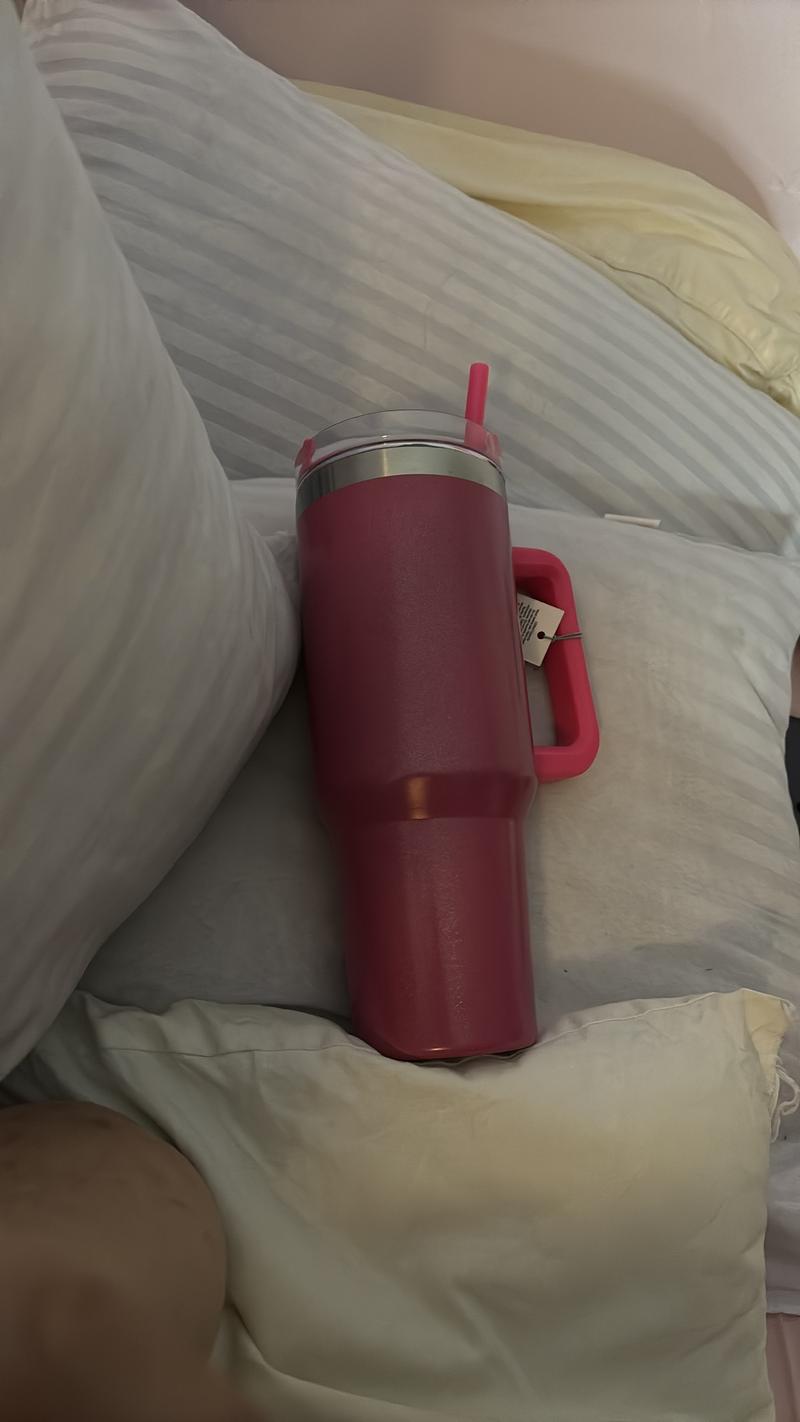 Product Introduction of 40oz tumbler, 1200ml capacity, stainless steel, glitzy pink outer colouring, lockable lid and straw holder, comes with straw, has handle. Brilliant for at home me or days out. Suitable for hot and colds drinks.  Drinkware. 2
