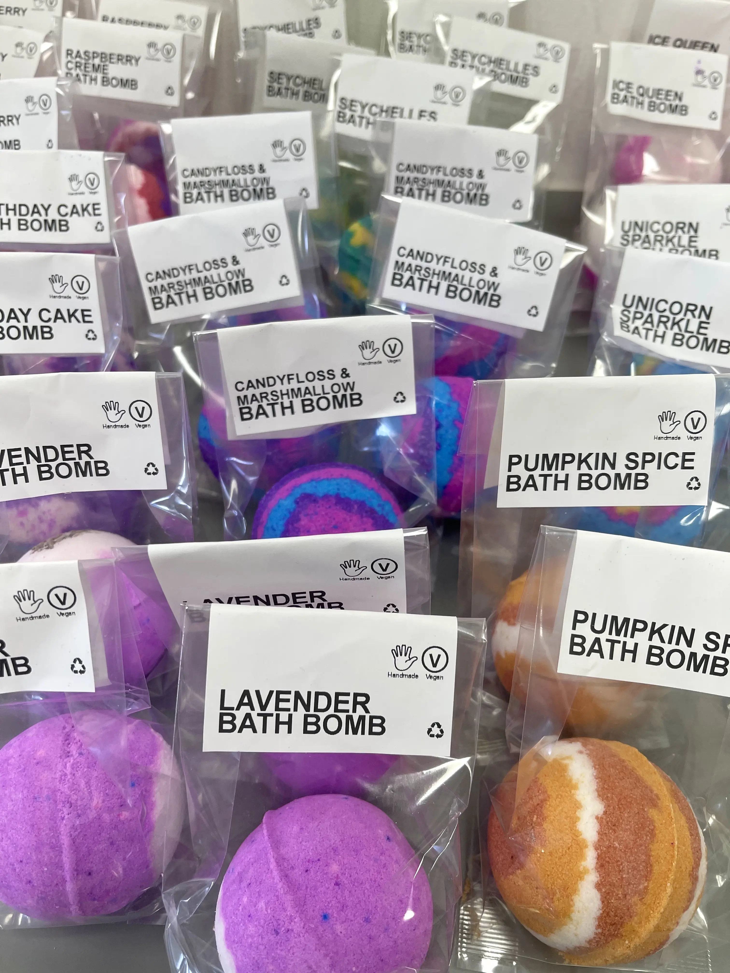 Bath Bombs - Fizzing Round Bath Bombs - 120g - Different Scents - Aromatherapy - Moisturising - Bath & Body  - Colourful & Super Scented