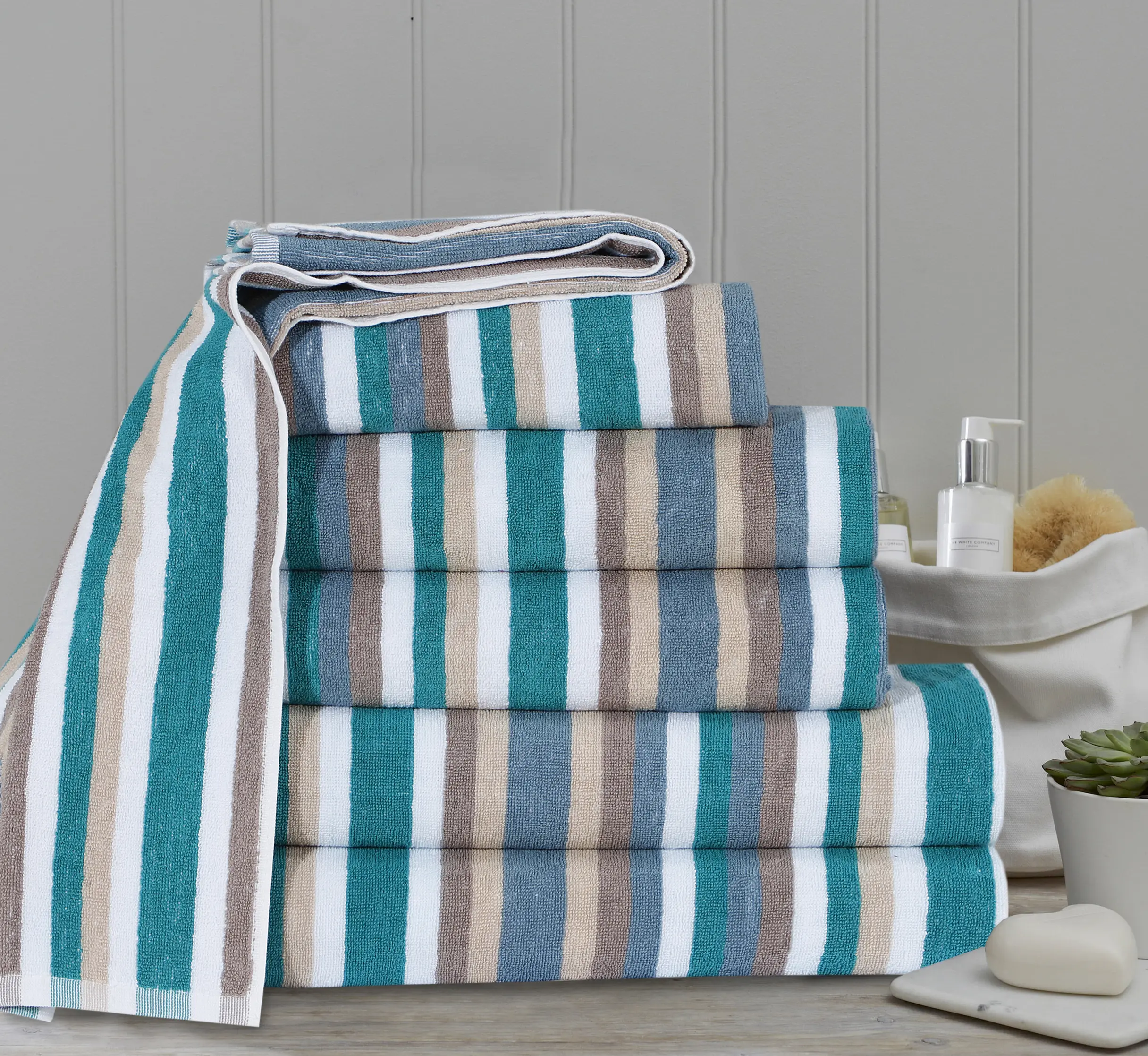 Luxuriate in Comfort Soft Victorian Stripe Towel Bale Set Experience the Bliss of 100% Combed Cotton Towels for Face Hands & Bath Fluffy stain resistant unisex fluffy  towel quick-dry stripes egyptian cotton
