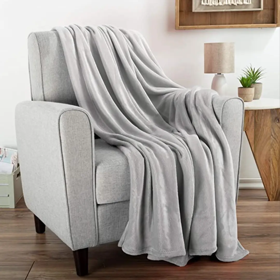 Soft Fleece Throw Blanket Lightweight Warm Flannel Cosy Comfy Bed Throw For Living Room and Bedroom