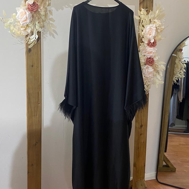 Black Feather Design Kaftan Abaya for Women - Perfect for Occasions 3