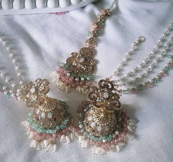 Product Review of AYEN- Gorgeous head-piece set from B** 0