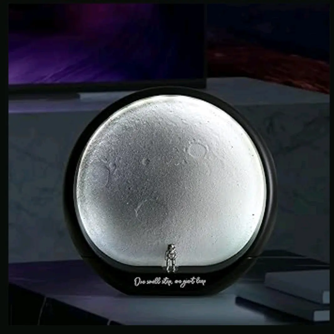 Astronaut Touch Sensitive Lamp - Rechargeable Night Light