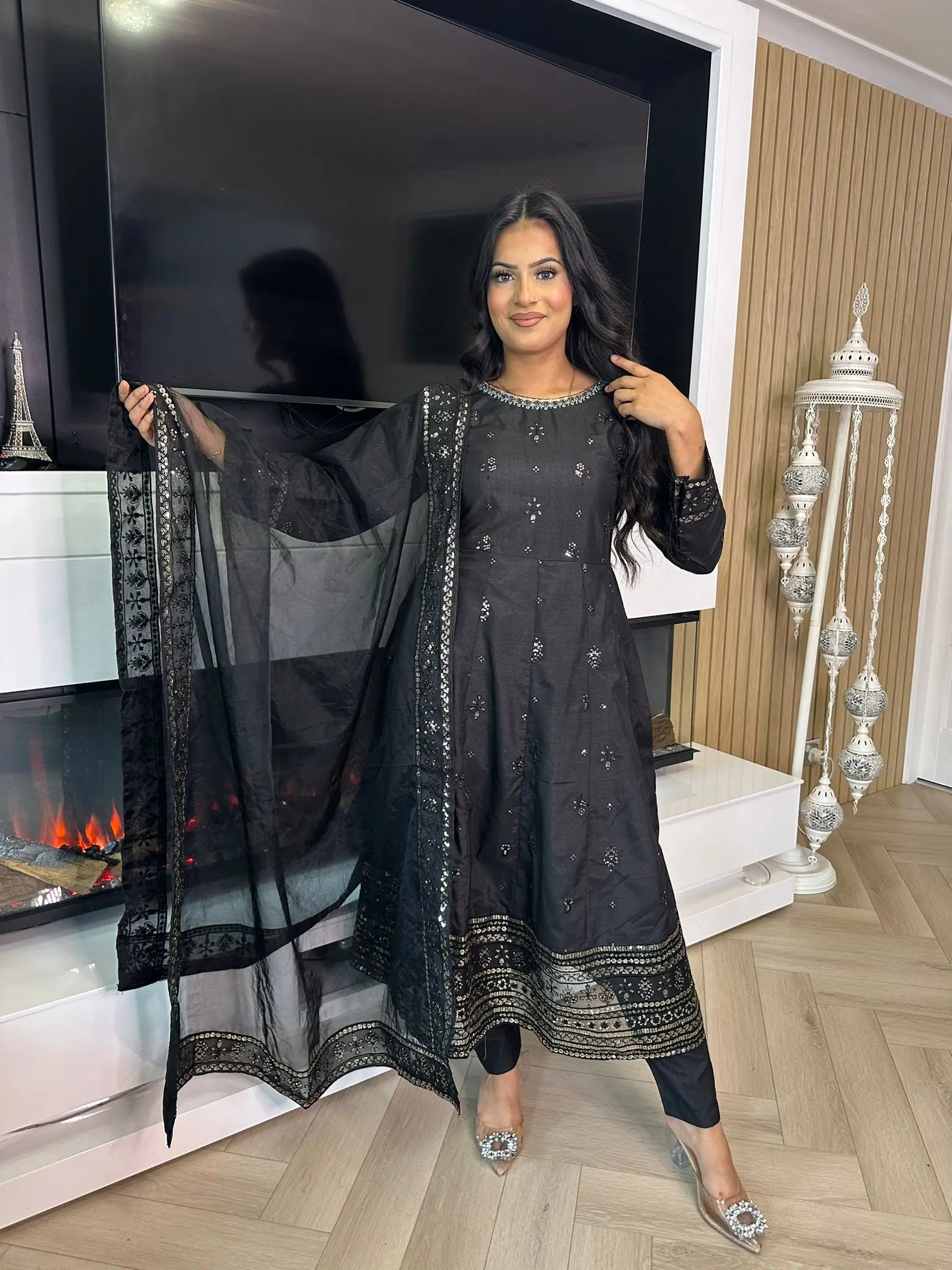 Neelam - Black