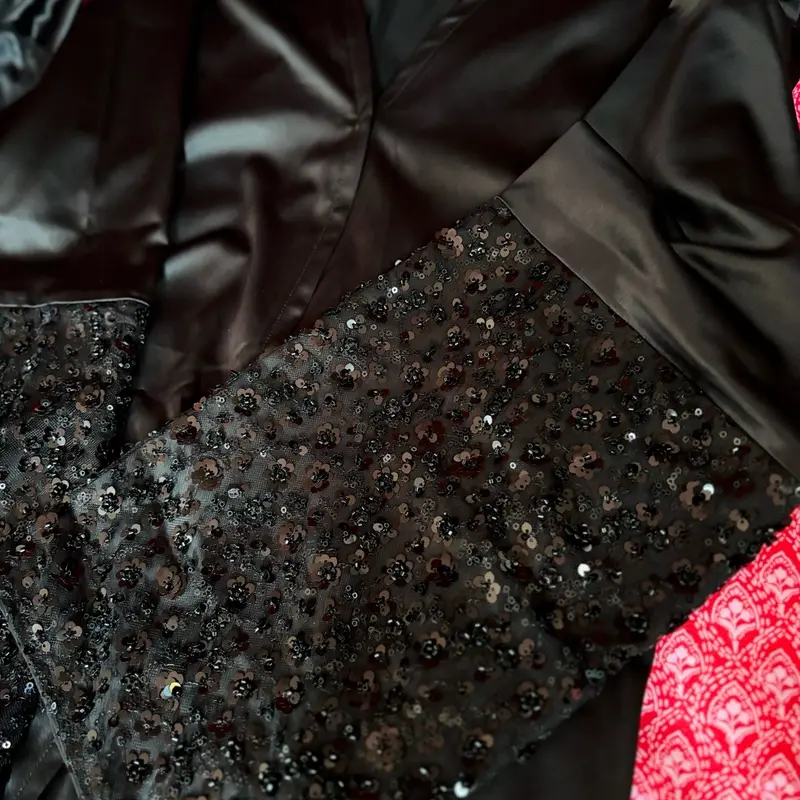 Handmade sleek abaya.  NOTE : BEFORE MAKING ANY PURCHASE,KINDLY ASK US ABOUT THE PRODUCT .WE ARE HAPPY TO GIVE YOU MORE DETAILED ABOUT THE PRODUCT . 3