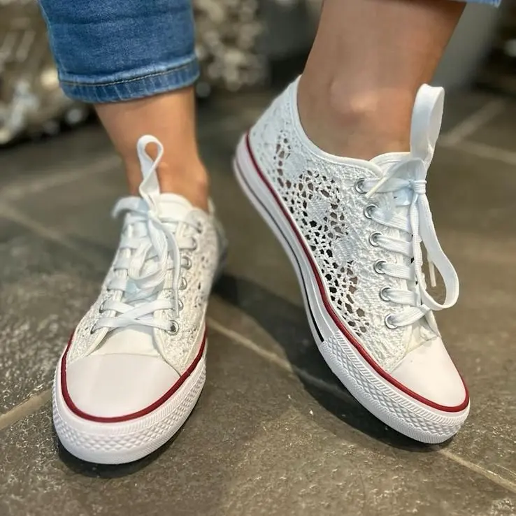 Crochet lace pumps