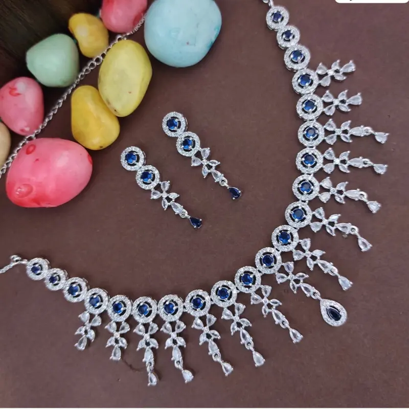 Elegant American diamond necklace with matching earrings 4