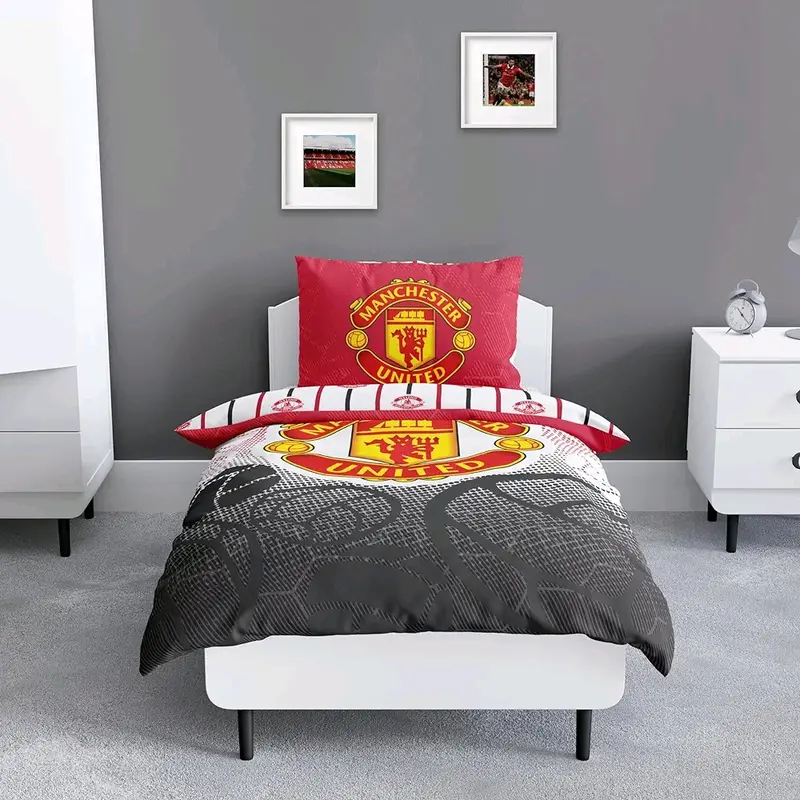 Manchester FC Character World  Single Duvet Cover Set, Crest Design | Red Reversible 2 Sided Football Bedding Cover Official Merchandise Including Matching Pillow Case 1