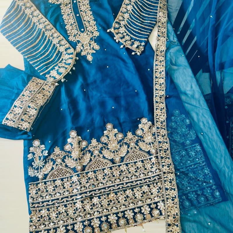 Fully embroidery suit. 3