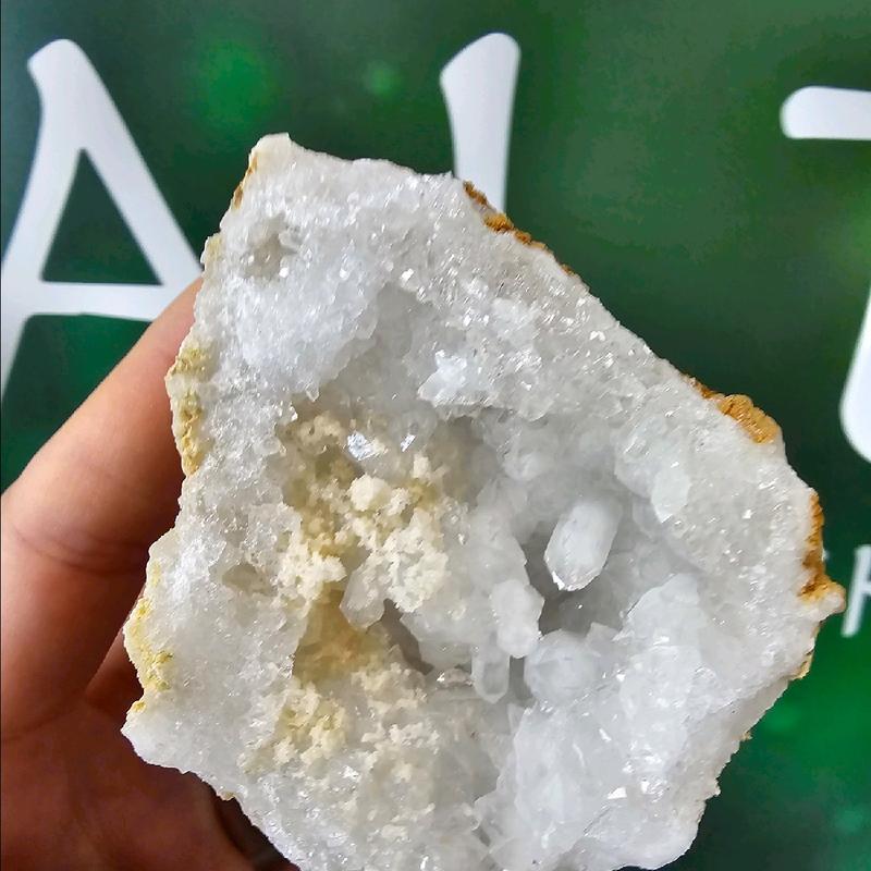 Uncracked Quartz Geodes Natural Crystal 3